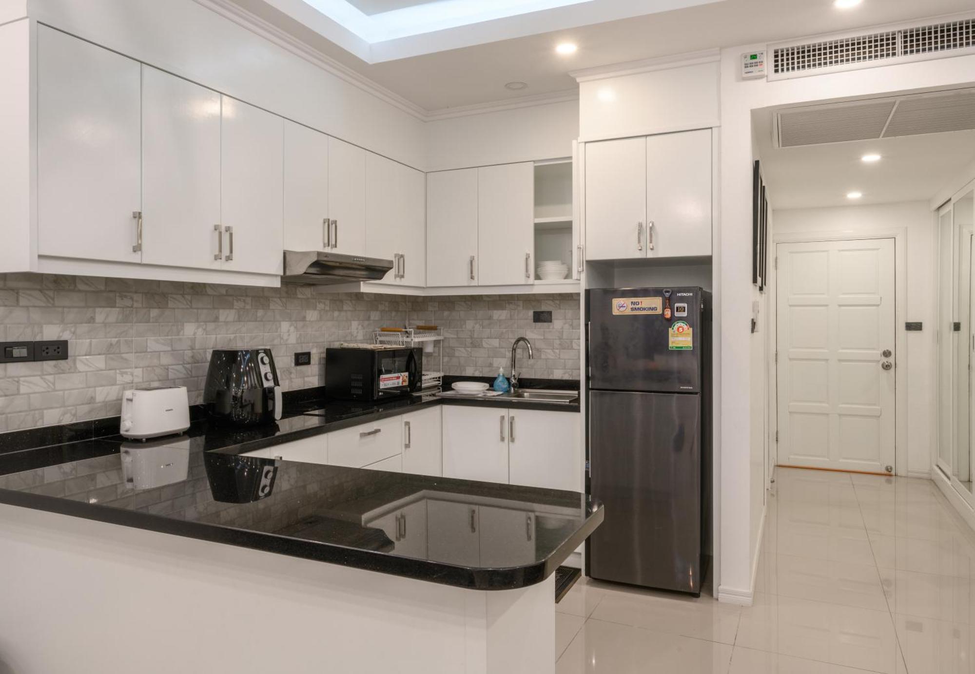 Jomtien Beachfront Stylish Studio , Stunning Seaview , Big Pool ภายนอก รูปภาพ